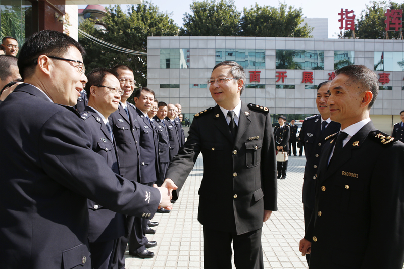 今日海关    12月7日,海关总署副署长,政治部主任胡伟到黄埔海关调研.
