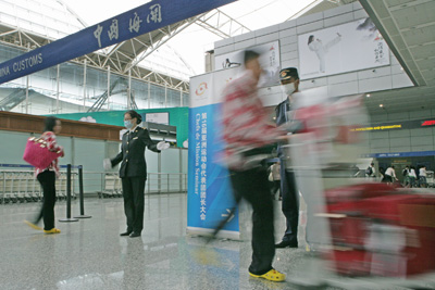 广州新白云机场下飞机后到美国驻广州理事馆留