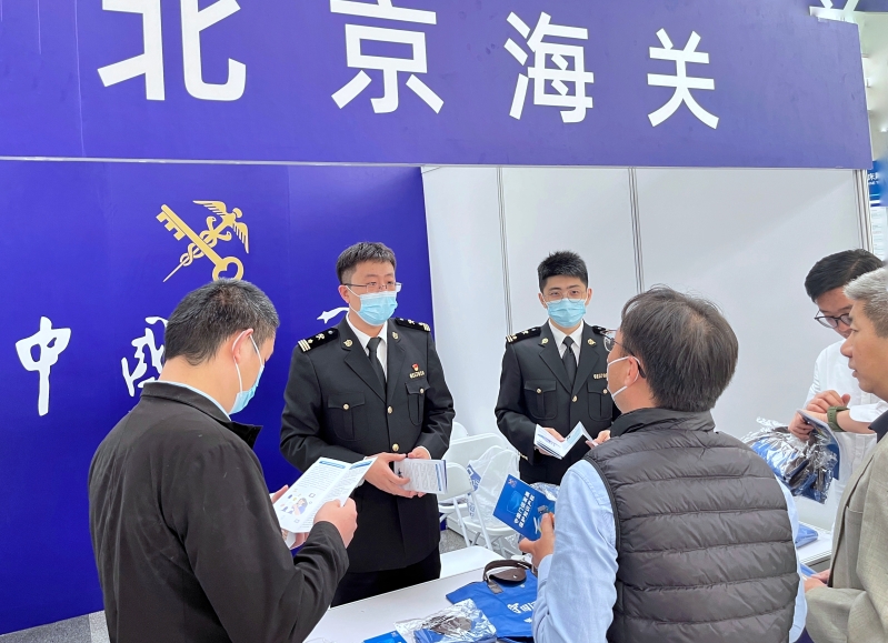 6-会展海关在第十八届中国国际机床展览会现场开展海关知识产权保护宣传