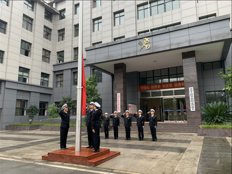 重庆海关及关区各隶属海关举行升旗仪式