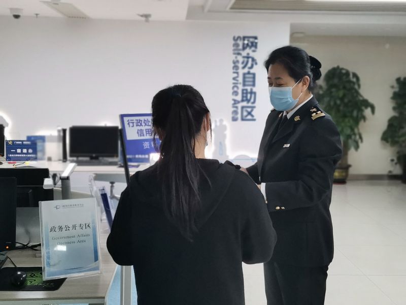 越秀海关政务公开专区之关员解答企业疑问