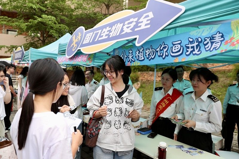 国门安全进校园 海关普法伴成长 广州海关走进广东财经大学开展志愿服务公益活动